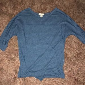 blue 3/4 sleeve tee